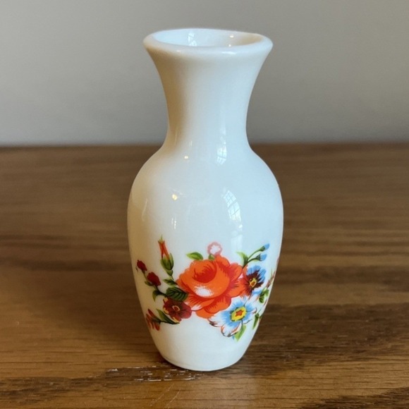 The Unbranded Brand Other - Vintage Miniature Vase Floral 2.5" Tall Orange Blue Floral Cottage Shabby Chic